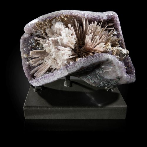 Null 
Sealed Bid Auction

Minerals: An impressive amethyst and calcite specimen
&hellip;