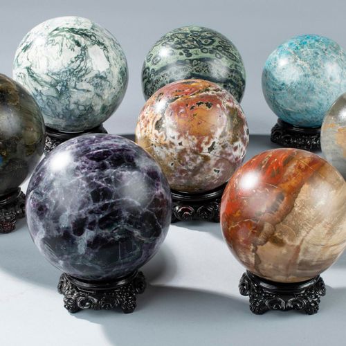 Null 
Sealed Bid Auction

Minerals: A set of 8 mineral specimen spheres 

includ&hellip;