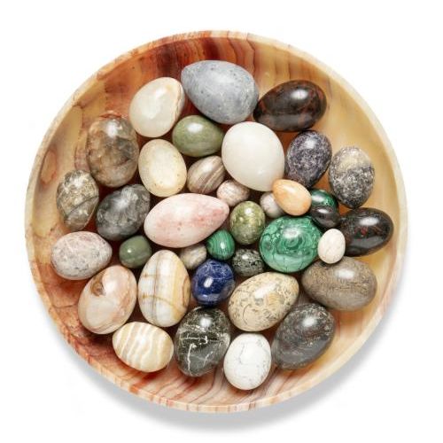 Null 一批大理石、玛瑙和矿物蛋，最大的7厘米

在雪花石碗中 
矿物
自然历史