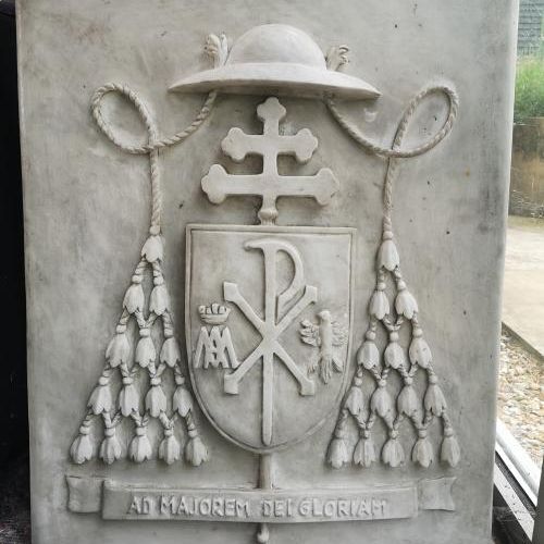 Null A similar carved white marble papal coat of arms plaque circa 1900

80cm hi&hellip;