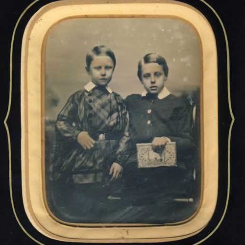 [Daguerréotype]. LARANZA (photographe ambulant). [Portrait de 2 jeunes garçons d&hellip;
