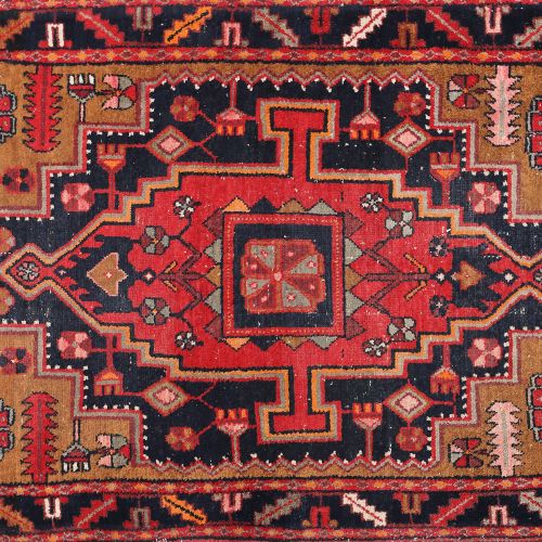 Serapi wool rug, decorated with tribal motifs, Iran wool on wool warp, 490 × 107&hellip;