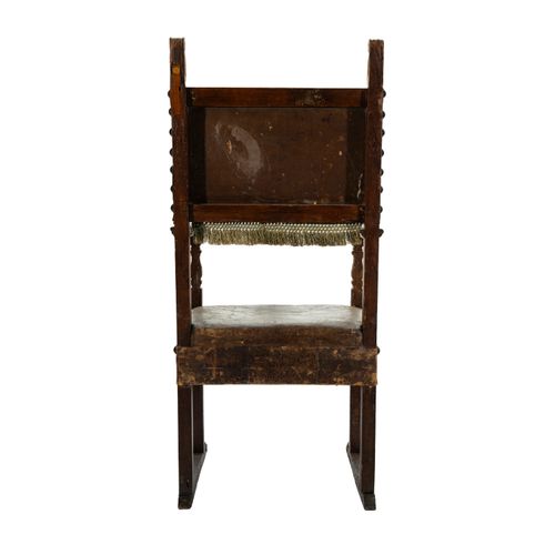 Antico scranno in noce con parti dorate Tabouret ancien en noyer avec parties do&hellip;