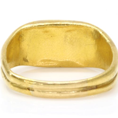 Null A high carat gold carved cornelian intaglio ring,