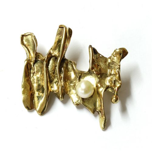 Null Une broche en or Continental pour perles de culture, c.1970,