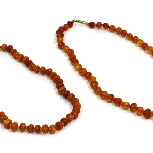 Null Un collier de perles d'ambre de couleur caramel uniforme à une seule rangée&hellip;