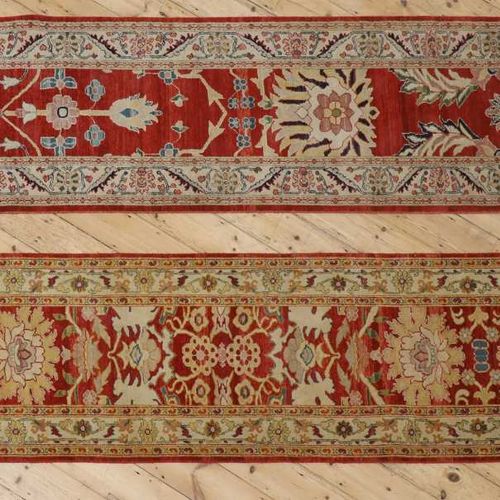 Null 
Deux tapis de style persan en laine,

fin du 20e siècle, chacun tissé avec&hellip;