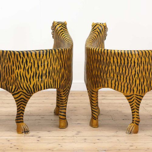 Null Paire de chaises en bois sculpté, peint et en papier mâché Paire de chaises&hellip;