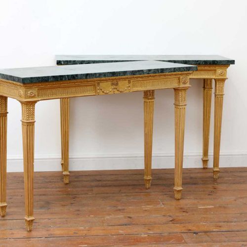 Null Une paire de consoles en bois doré à la manière de Robert Adam, Une paire d&hellip;