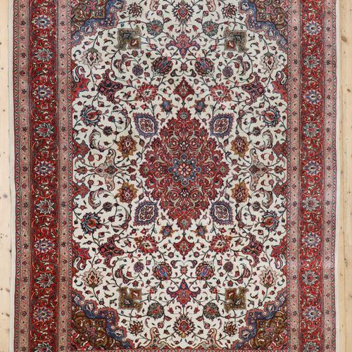 Null Tapis persan en laine, Tapis persan en laine, 20ème siècle, Heriz, décoré d&hellip;