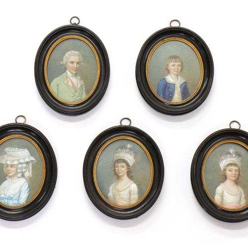 Null 英国画派，18世纪末 英国画派，18世纪末 斯拉登家族五位成员的肖像，半长的五幅微型画，有些在背板上刻有坐者的名字，纸上体彩，椭圆形10.5 x 8.&hellip;