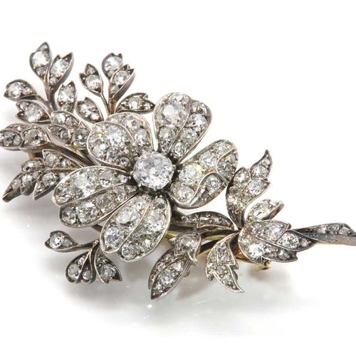 A Victorian diamond set spray brooch, Une broche victorienne sertie de diamants,&hellip;