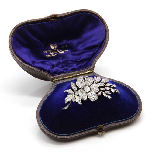 A Victorian diamond set spray brooch, Une broche victorienne sertie de diamants,&hellip;