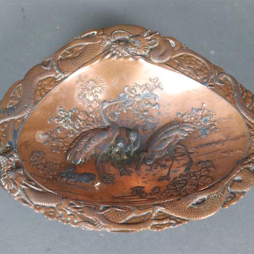 Null JAPON - Vide-poche en étain et feuillz de cuivre à décor de grues, XIXème 1&hellip;