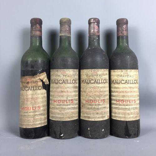 Null Quatre bouteilles Château Maucaillou, Saint-Emilion, 1986, V, B, capsules a&hellip;