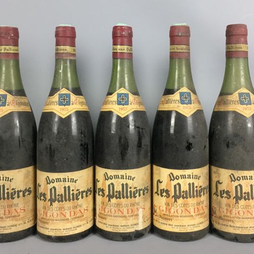 Null Cinq bouteilles Domaine les Paillères, Gigondas 1975,B , capsules abîmées, &hellip;