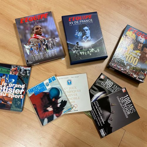 Null Lot de livres brochés modernes sur le Thème du sport, comprenant, trois sou&hellip;