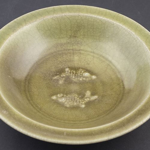 Null Arte y objetos asiáticos - Plato de celadón vidriado de color verde oliva "&hellip;