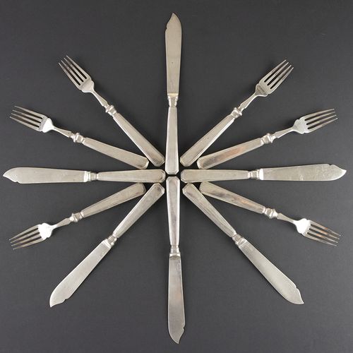 Null 亚洲艺术和物品 - 中国出口银鱼餐具，包括六把刀和六把叉，每把都标有汉字，中国，约1900年-21和18.5厘米，650克-