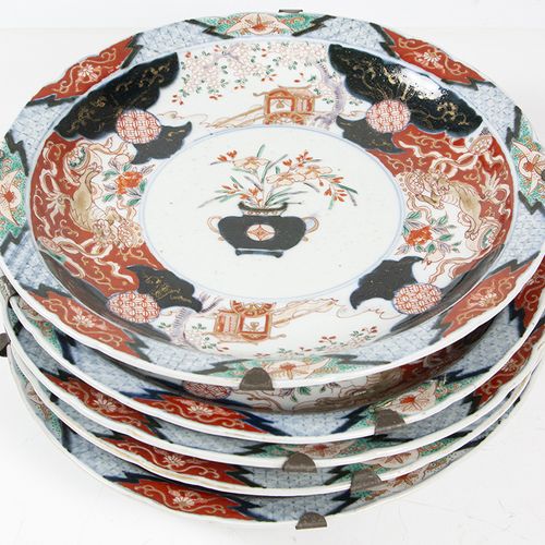 Null Asian art and objects - Five Japanese imari dishes with mounts for hanging,&hellip;