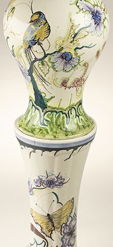 Null 瓷器、土器等。- 带Jugendstil花鸟图案的基座上的陶瓷灯脚，署名HB，Gouds Plateel，20世纪下半叶-高86.5厘米-。