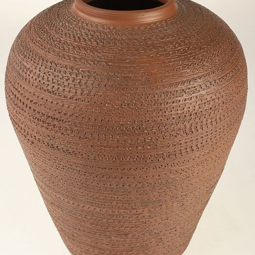 Null Porcelaine, faïence, etc. - Un vase décoratif en terre cuite avec une fine &hellip;