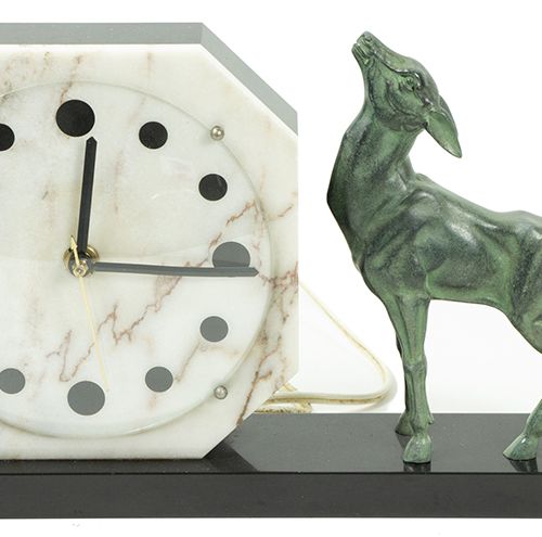 Null 钟 - 大理石装饰艺术壁炉钟，带金属鹿，青铜色光泽，约1930年-电动发条非原装-h. 20,8 cm-.