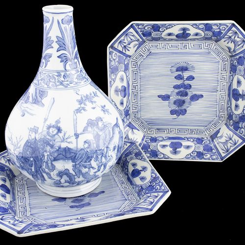 Null Arte e oggetti asiatici - Un vaso a bottiglia in stile cinese di transizion&hellip;