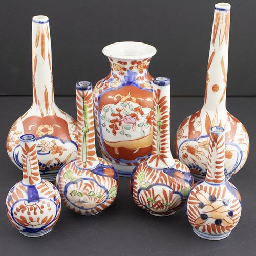 Null Asian art and objects - Three pairs of Japanese imari bottle vases and a si&hellip;