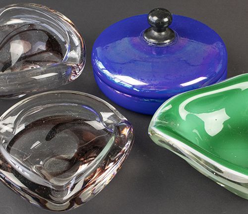 Null Glassware - Miscellaneous - Three polychrome glass ashtrays, including Kris&hellip;