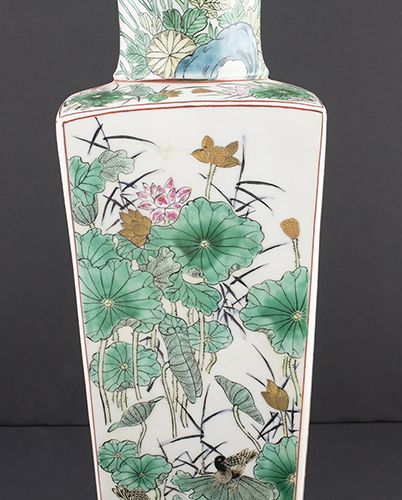 Null Asian art and objects - A Chinese famille verte vase, 20th century -36,8 cm&hellip;