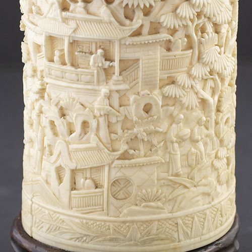 Null Art et objets d'Asie - Un pot à pinceau en ivoire de Canton, Bitong, monté &hellip;
