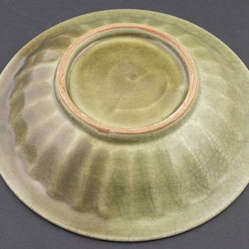 Null Arte y objetos asiáticos - Plato de celadón vidriado de color verde oliva "&hellip;