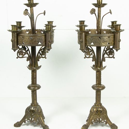 Null Bric-a-brac - Pair of brass gilt neo-Gothic candelabras, probably France, l&hellip;