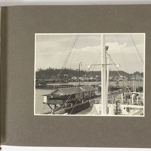 Null Post cards, photo's etc. - An oblong photograph album containing 24 large b&hellip;