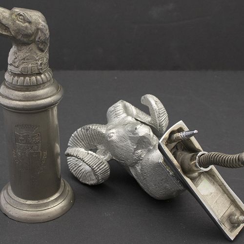 Null Bric-a-brac - Metalen sigarenaansteker met hondenkop, Frankrijk, Breveté S.&hellip;