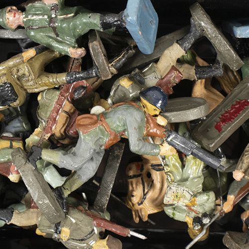 Null Toys and games - A collection of toy military figures, mostly Elastolin