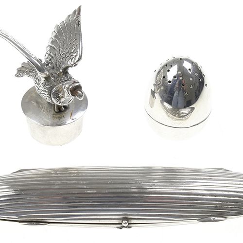 Null Silver objects - Miscellaneous - Silver cigar case, egg shaped salt cellar &hellip;