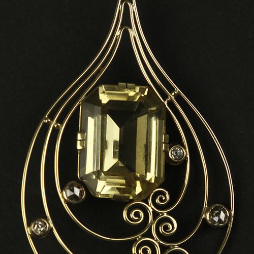 Null Gold jewellery and objects - 14k yellow gold pendant set with an emerald-cu&hellip;