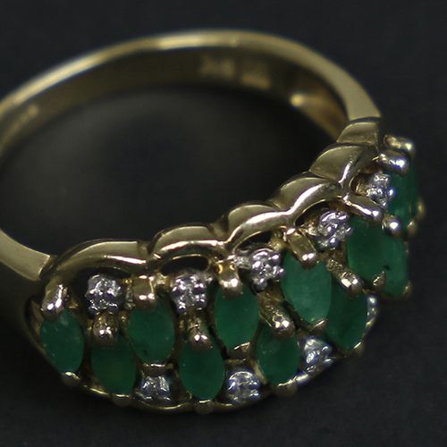Null Gold jewellery and objects - BWG ring, set with emeralds and diamonds - 53 &hellip;