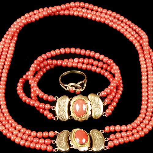 Null Gold jewellery and objects - Coral set consisting of a two-strand necklace,&hellip;