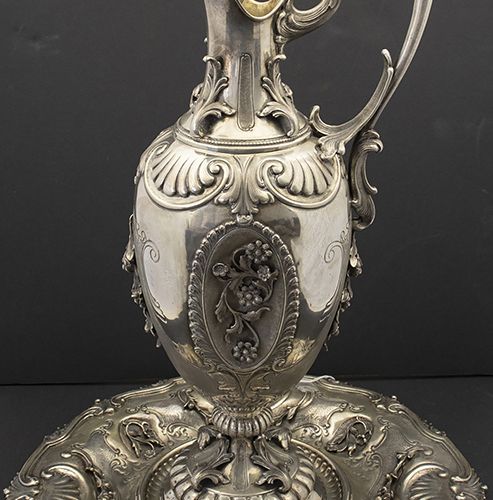 Null Silver objects - Italy - Large silver ewer and presentation plate, each ric&hellip;