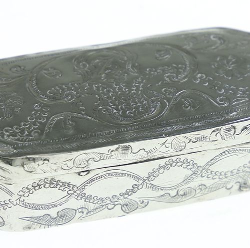 Null Silver objects - Miscellaneous - Silver snuffbox with engraved foliate deco&hellip;