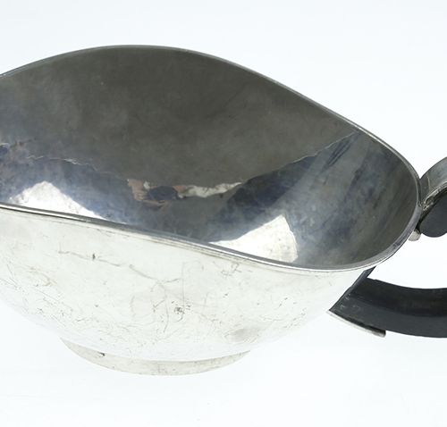 Null Silver objects - Miscellaneous - Hammered silver sauce boat with shaped woo&hellip;