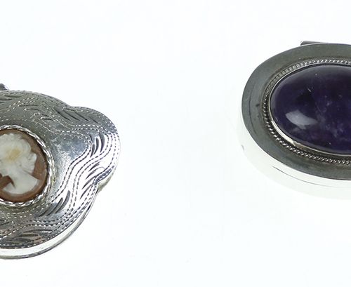 Null Silver objects - Italy - Two silver pill boxes, one set with a faux cameo a&hellip;