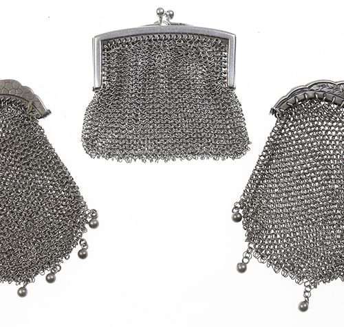 Null Silver objects - Miscellaneous - Three pierced silver mesh design purses, t&hellip;