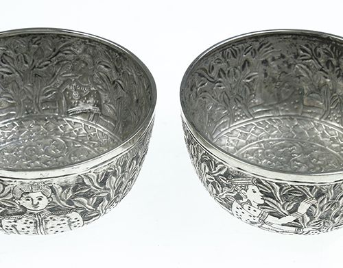 Null Silver objects - Miscellaneous - Pair of Indian silver finger bowls with re&hellip;