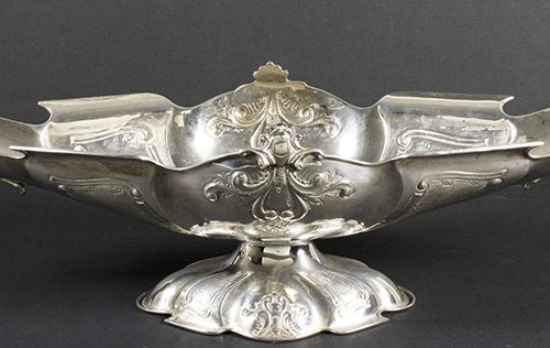 Null Silver objects - Italy - A large elongated footed centerpiece with foliate &hellip;