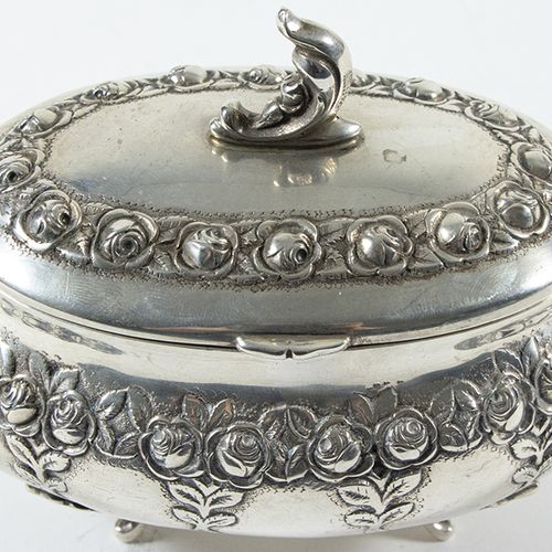 Null Silver objects - Miscellaneous - Silver sugar box with cover and relief ros&hellip;