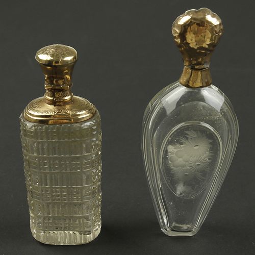 Null Gold jewellery and objects - Two 14k gold mounted crystal perfume bottles, &hellip;